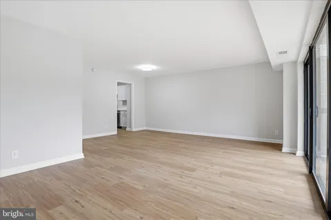 $299,000 | 205 Yoakum Parkway, Unit 216, Alexandria, VA 22304