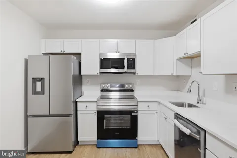 $299,000 | 205 Yoakum Parkway, Unit 216, Alexandria, VA 22304