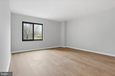$299,000 | 205 Yoakum Parkway, Unit 216, Alexandria, VA 22304