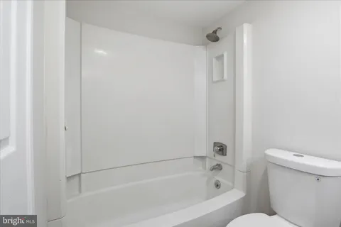 $299,000 | 205 Yoakum Parkway, Unit 216, Alexandria, VA 22304