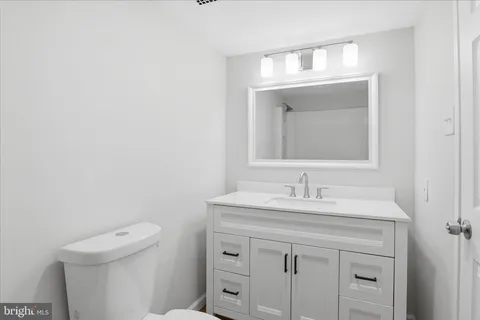 $299,000 | 205 Yoakum Parkway, Unit 216, Alexandria, VA 22304