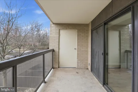 $299,000 | 205 Yoakum Parkway, Unit 216, Alexandria, VA 22304