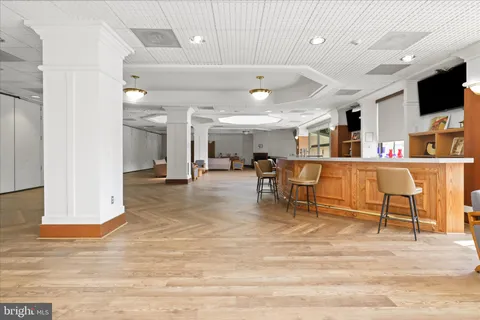 $299,000 | 205 Yoakum Parkway, Unit 216, Alexandria, VA 22304