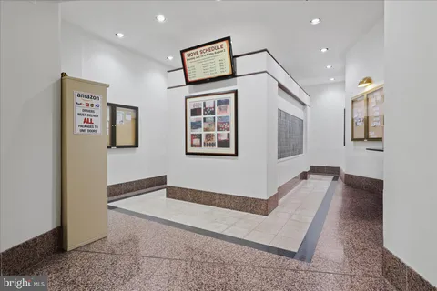 $299,000 | 205 Yoakum Parkway, Unit 216, Alexandria, VA 22304