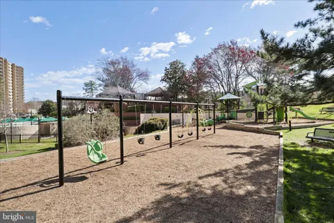$299,000 | 205 Yoakum Parkway, Unit 216, Alexandria, VA 22304