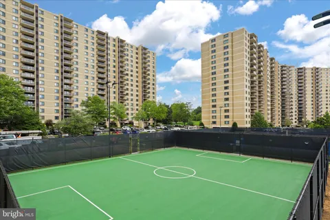 $299,000 | 205 Yoakum Parkway, Unit 216, Alexandria, VA 22304