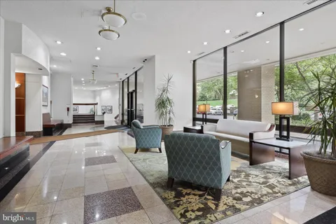 $299,000 | 205 Yoakum Parkway, Unit 216, Alexandria, VA 22304