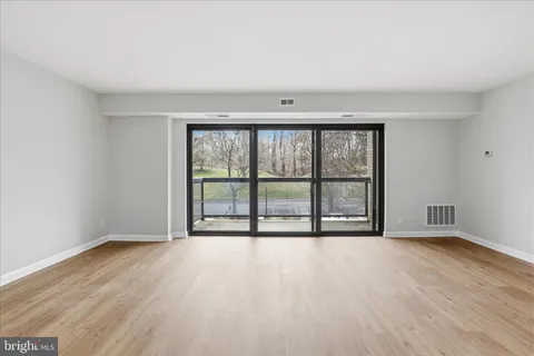 $299,000 | 205 Yoakum Parkway, Unit 216, Alexandria, VA 22304