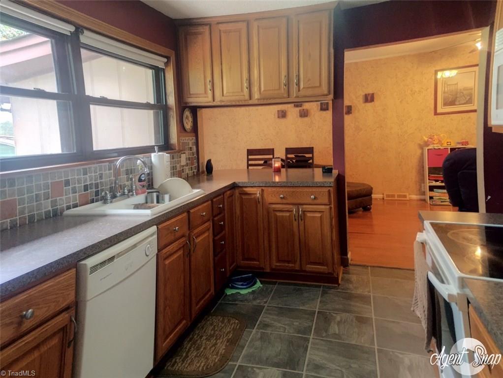 237 Twin Oaks Road Elkin, NC 28621 - Photo 6 of 23 Gallery Image 6
