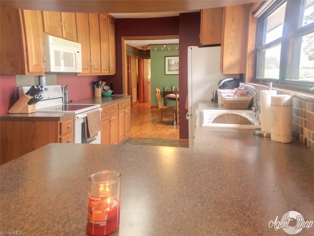237 Twin Oaks Road Elkin, NC 28621 - Photo 8 of 23 Gallery Image 8