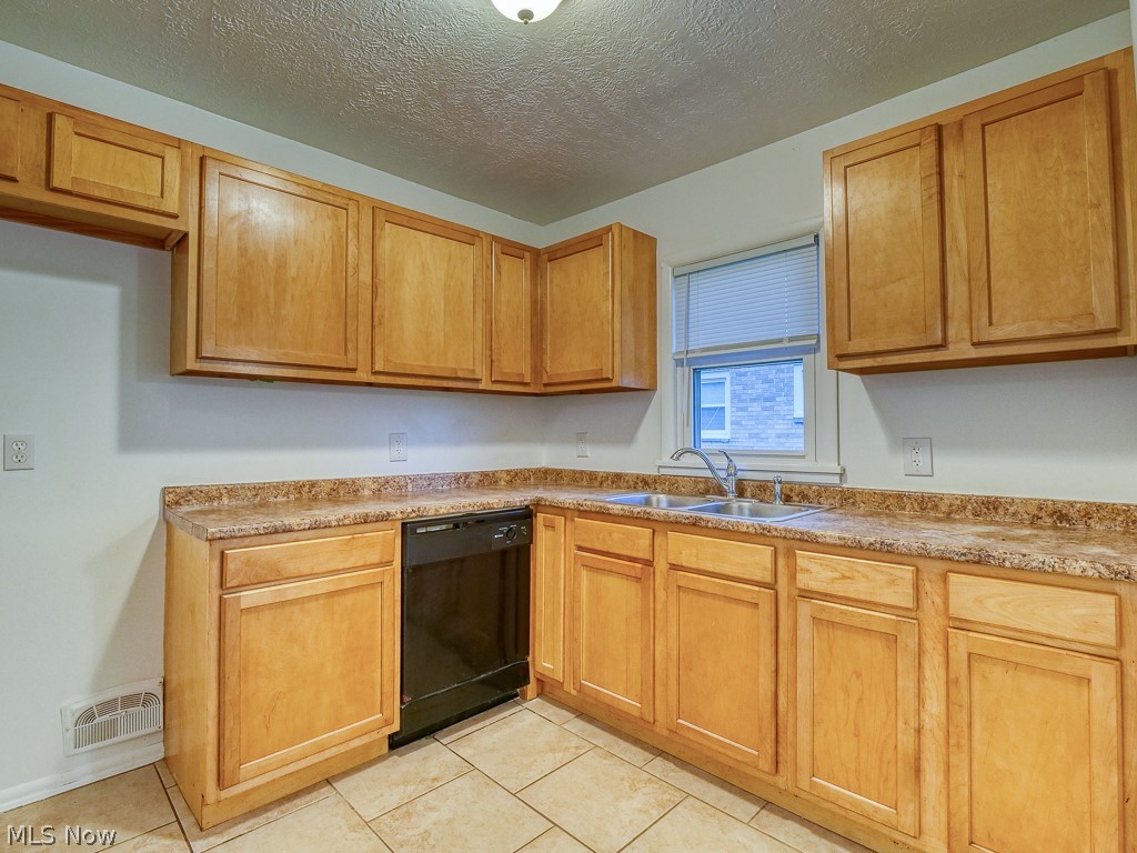 6301 Ridge Road Parma, OH 44129 - Photo 6 of 29