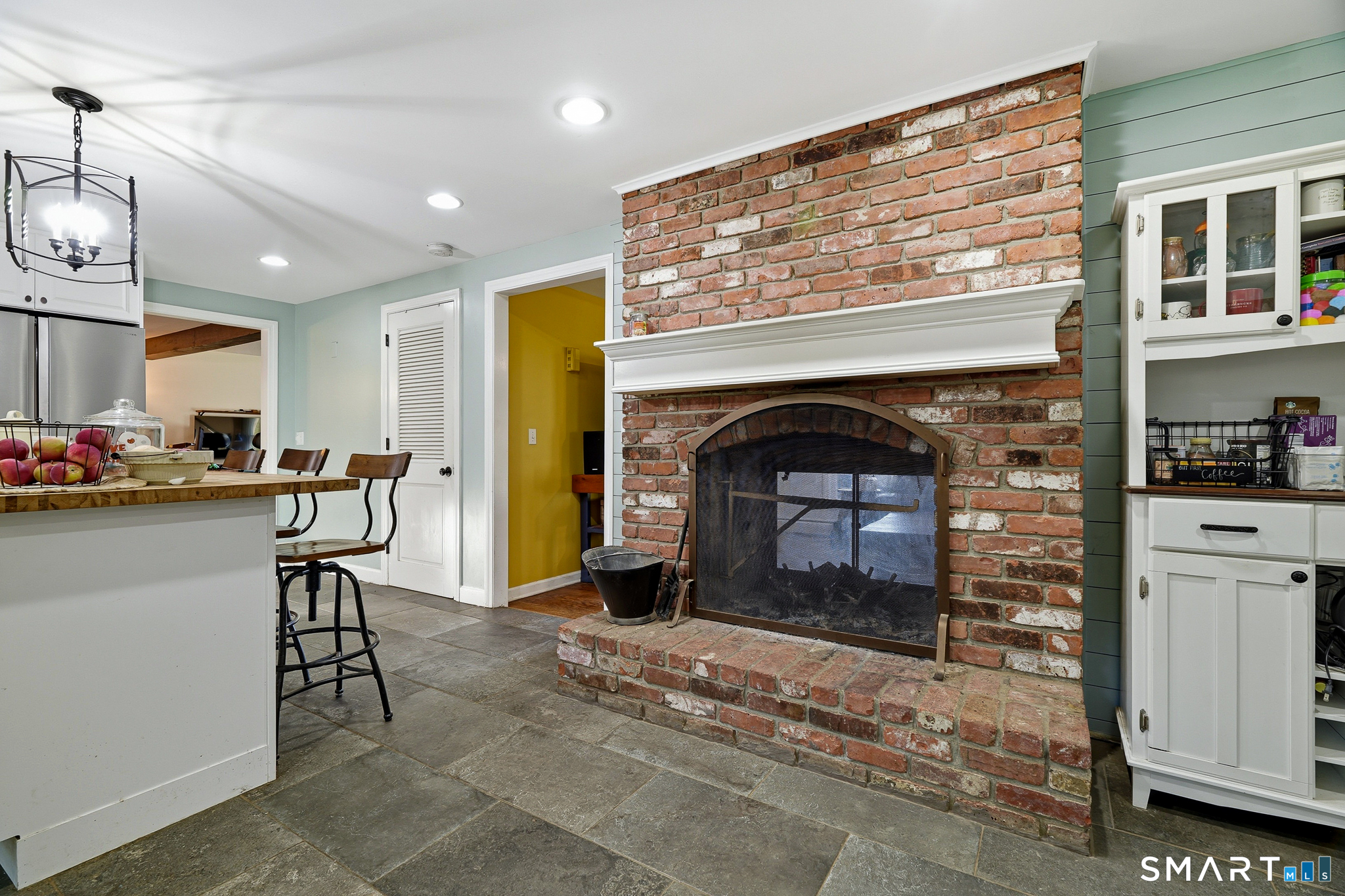 120 Maxine Road Bristol, CT 06010 - Photo 7 of 40 Gallery Image 7
