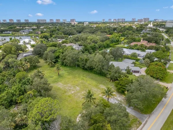$3,300,000 | 172 Hickory Road, Naples, FL 34108