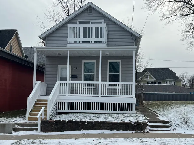 $180,000 | 1203 10th Street, Racine, WI 53403
