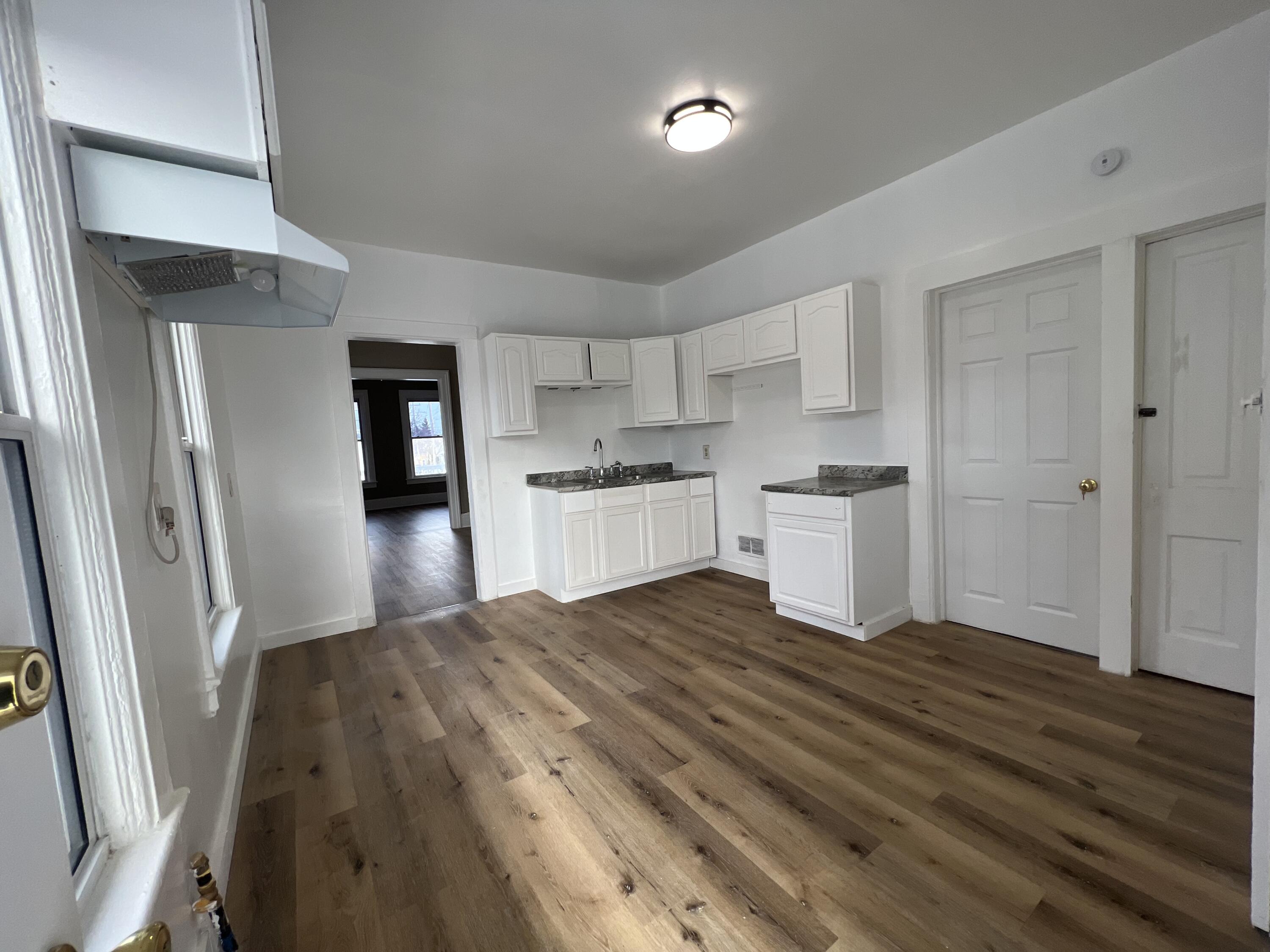 1203 10th Street Racine, WI 53403 - Photo 11 of 23 Kitchen