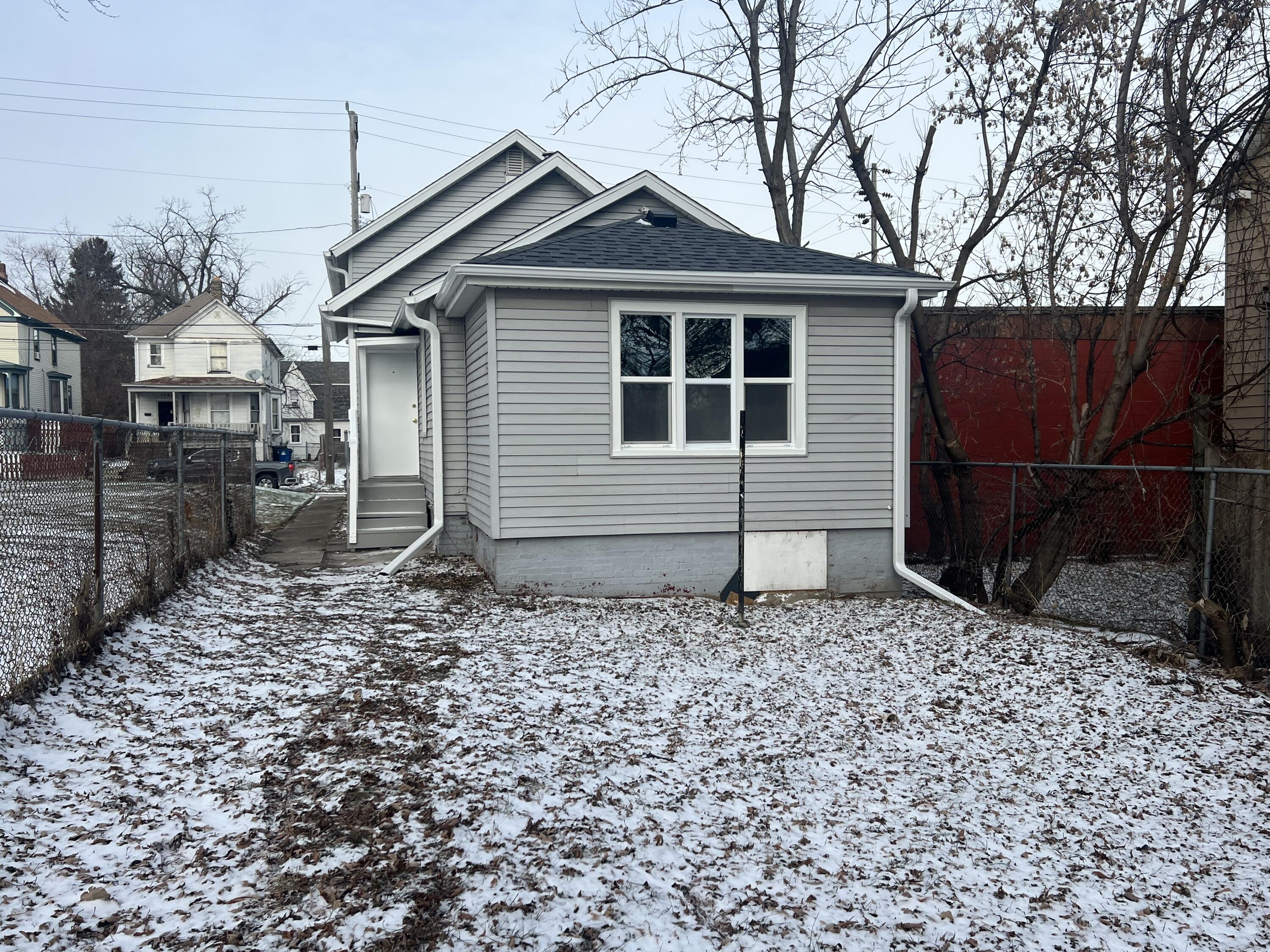 1203 10th Street Racine, WI 53403 - Photo 22 of 23 Exterior Back