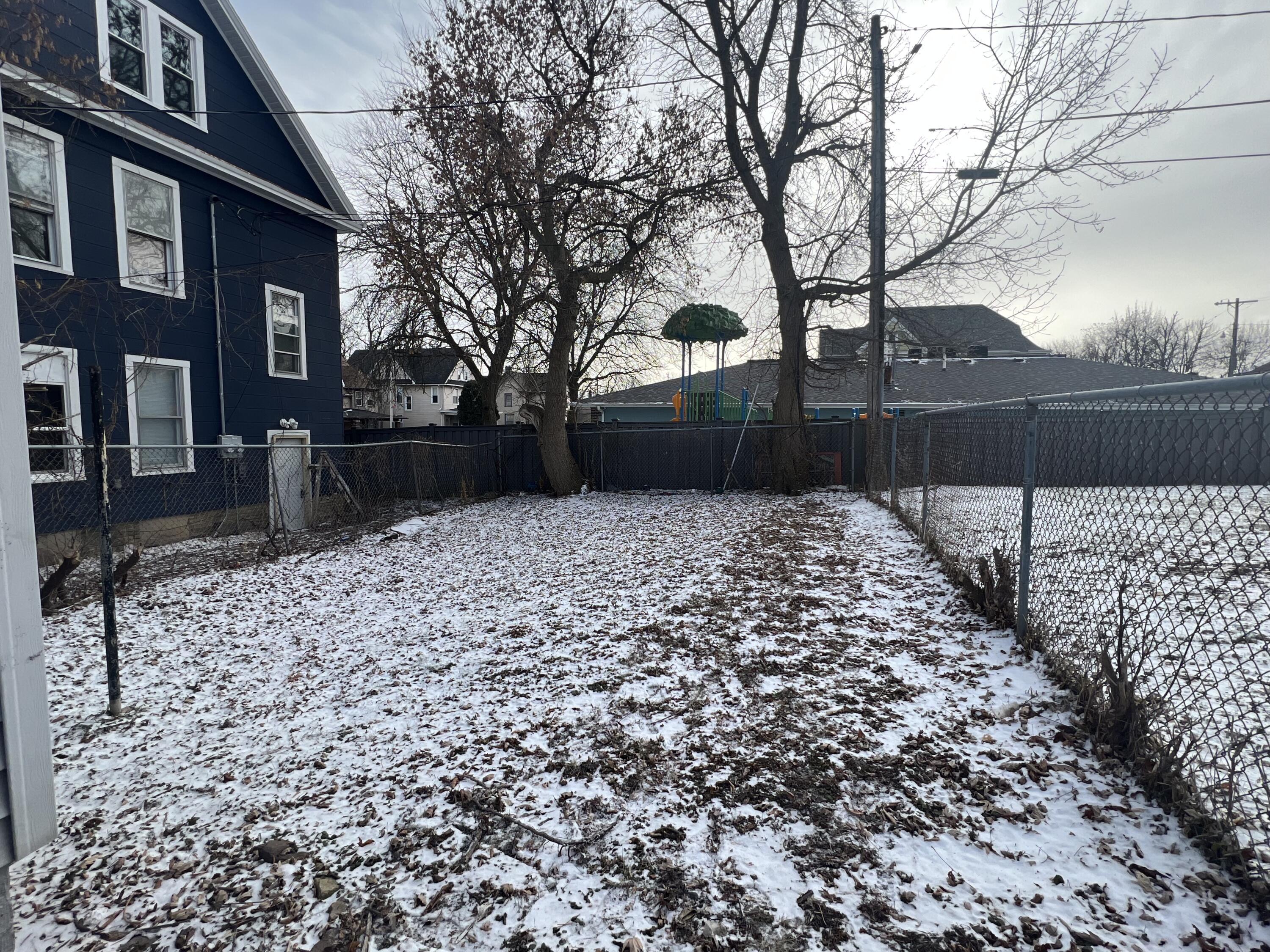 1203 10th Street Racine, WI 53403 - Photo 23 of 23 Enclosed Yard