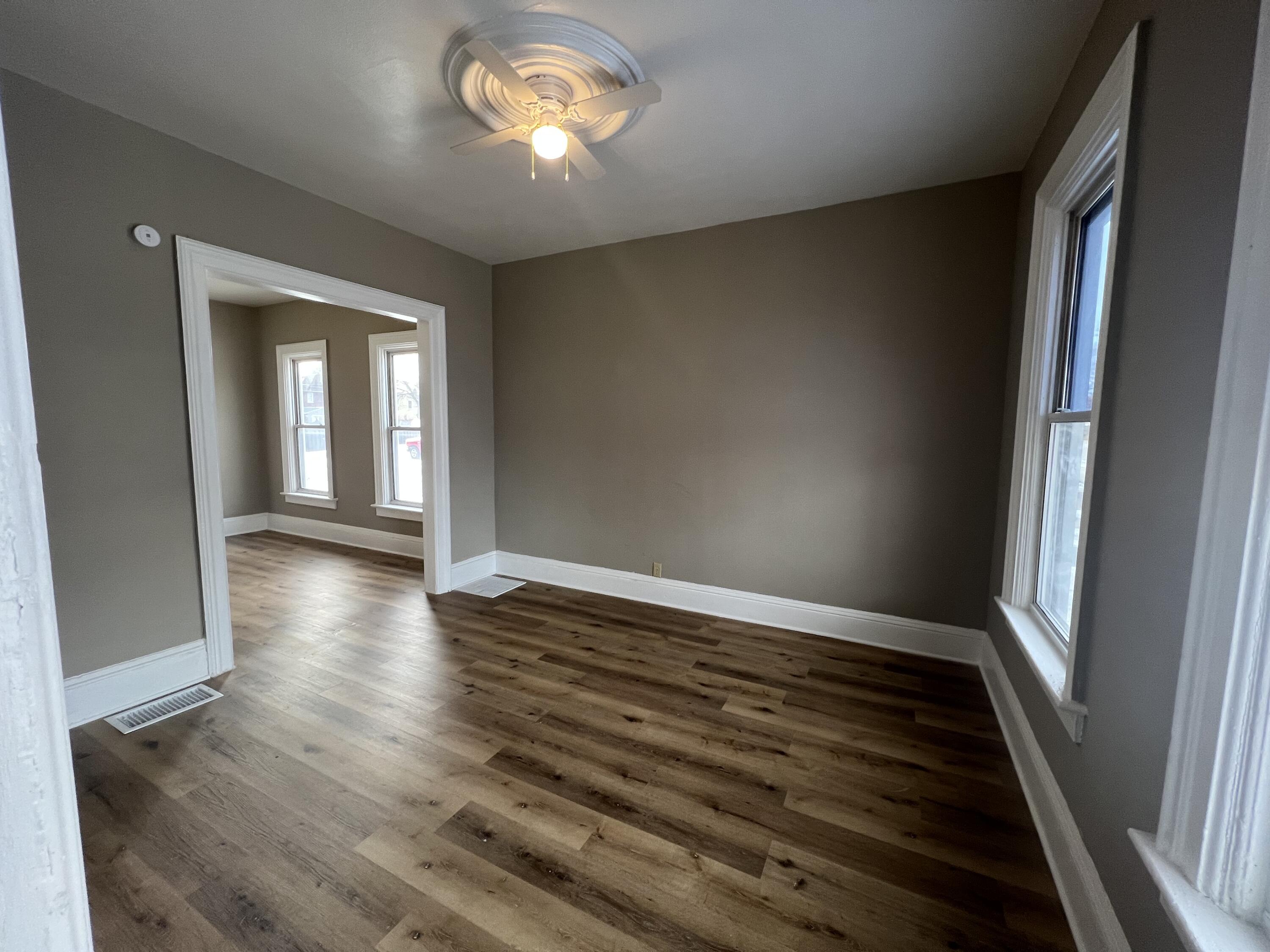 1203 10th Street Racine, WI 53403 - Photo 6 of 23 Living