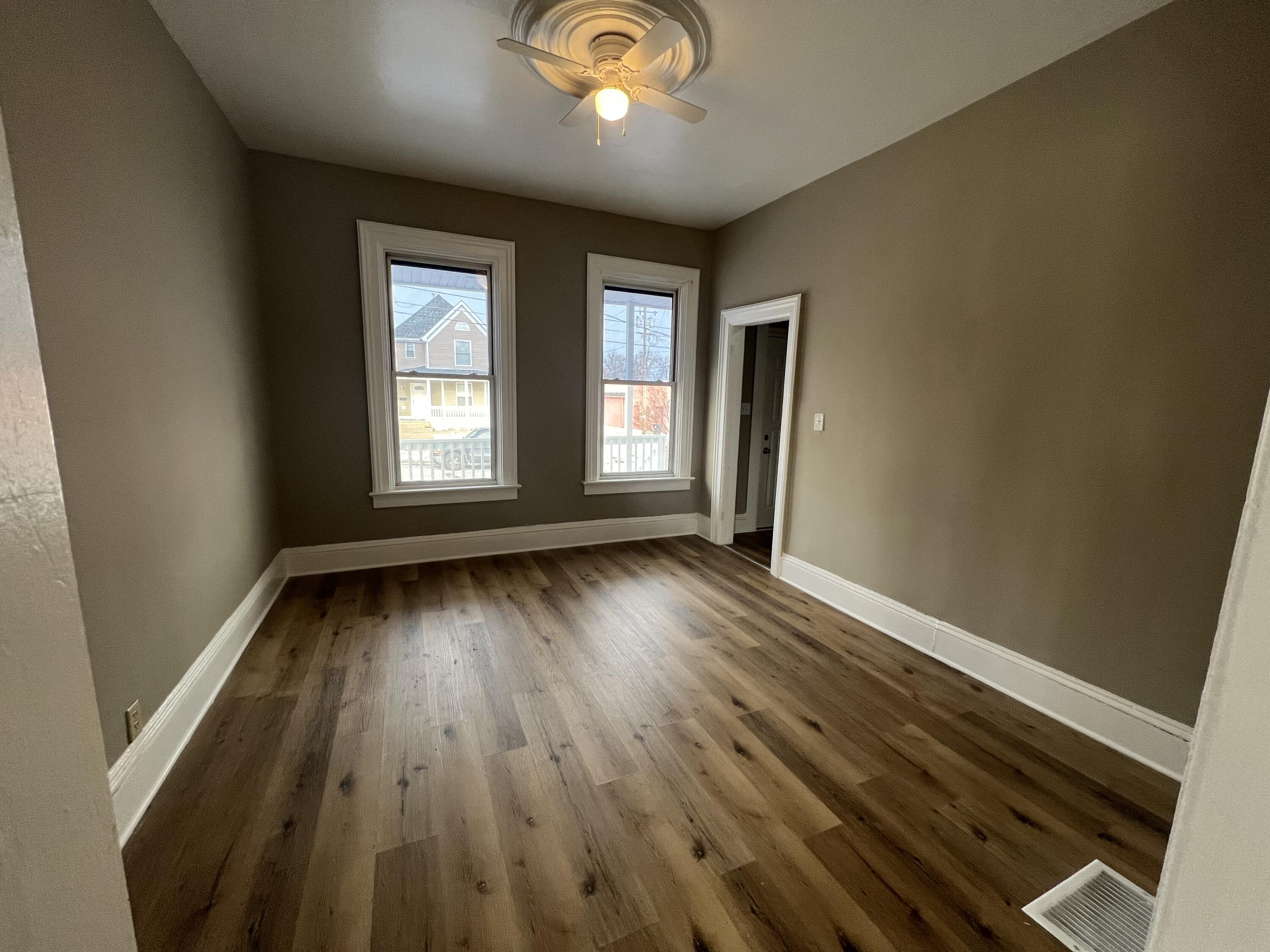 1203 10th Street Racine, WI 53403 - Photo 7 of 23 Living