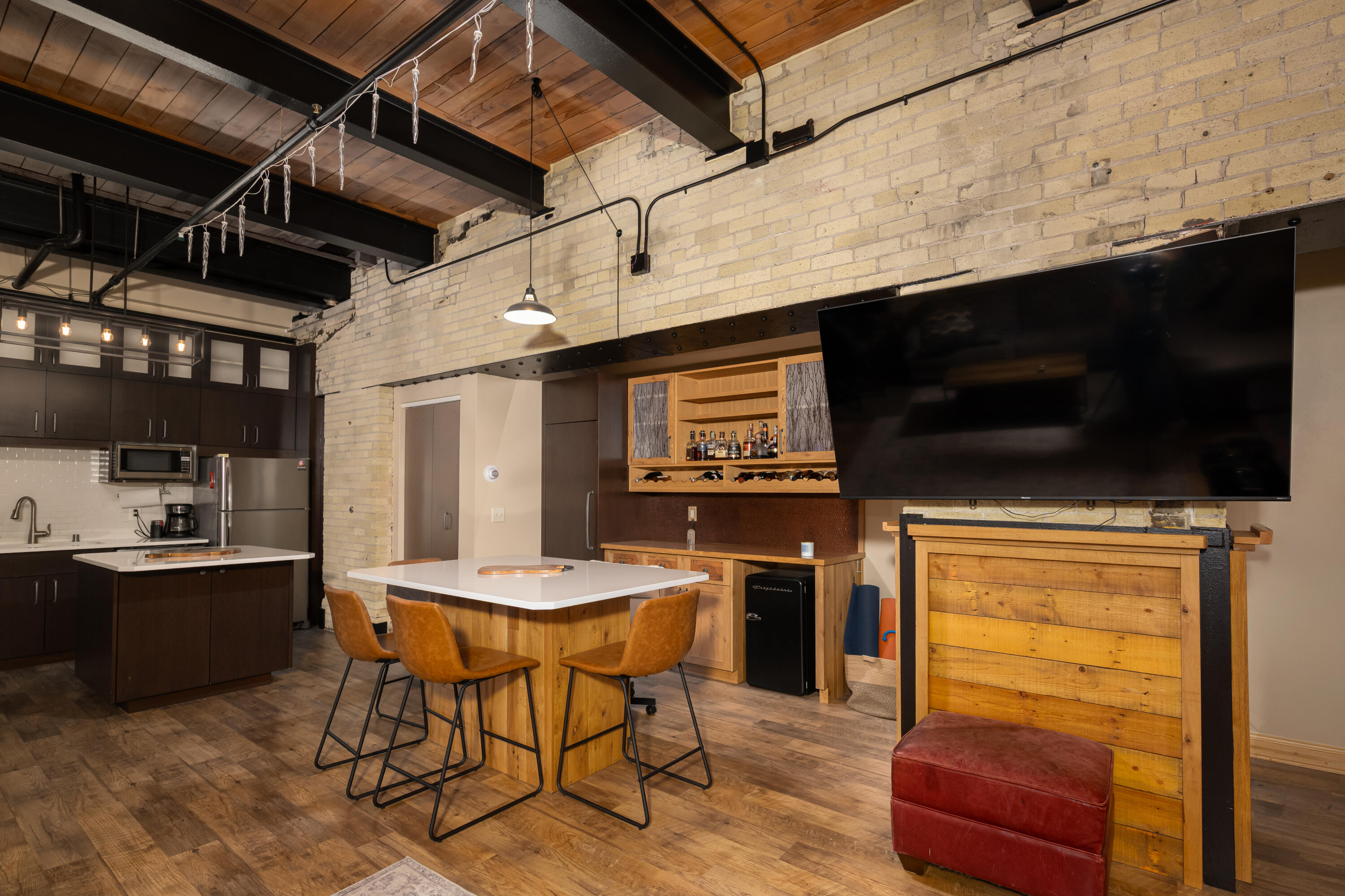 904 East Pearson Street, Unit 103 Milwaukee, WI 53202 - Photo 9 of 27 Pearson-14