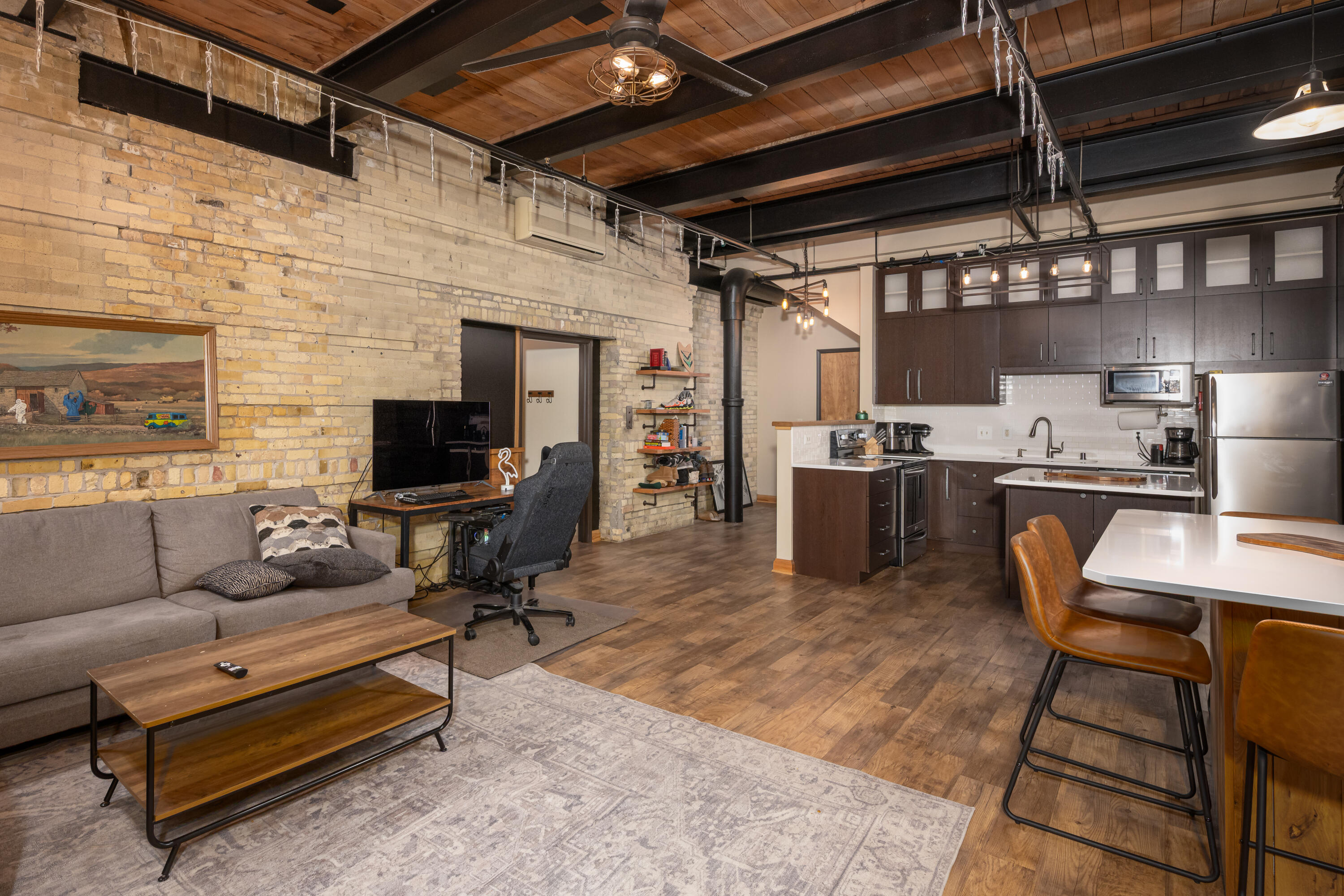 904 East Pearson Street, Unit 103 Milwaukee, WI 53202 - Photo 10 of 27 Pearson-13