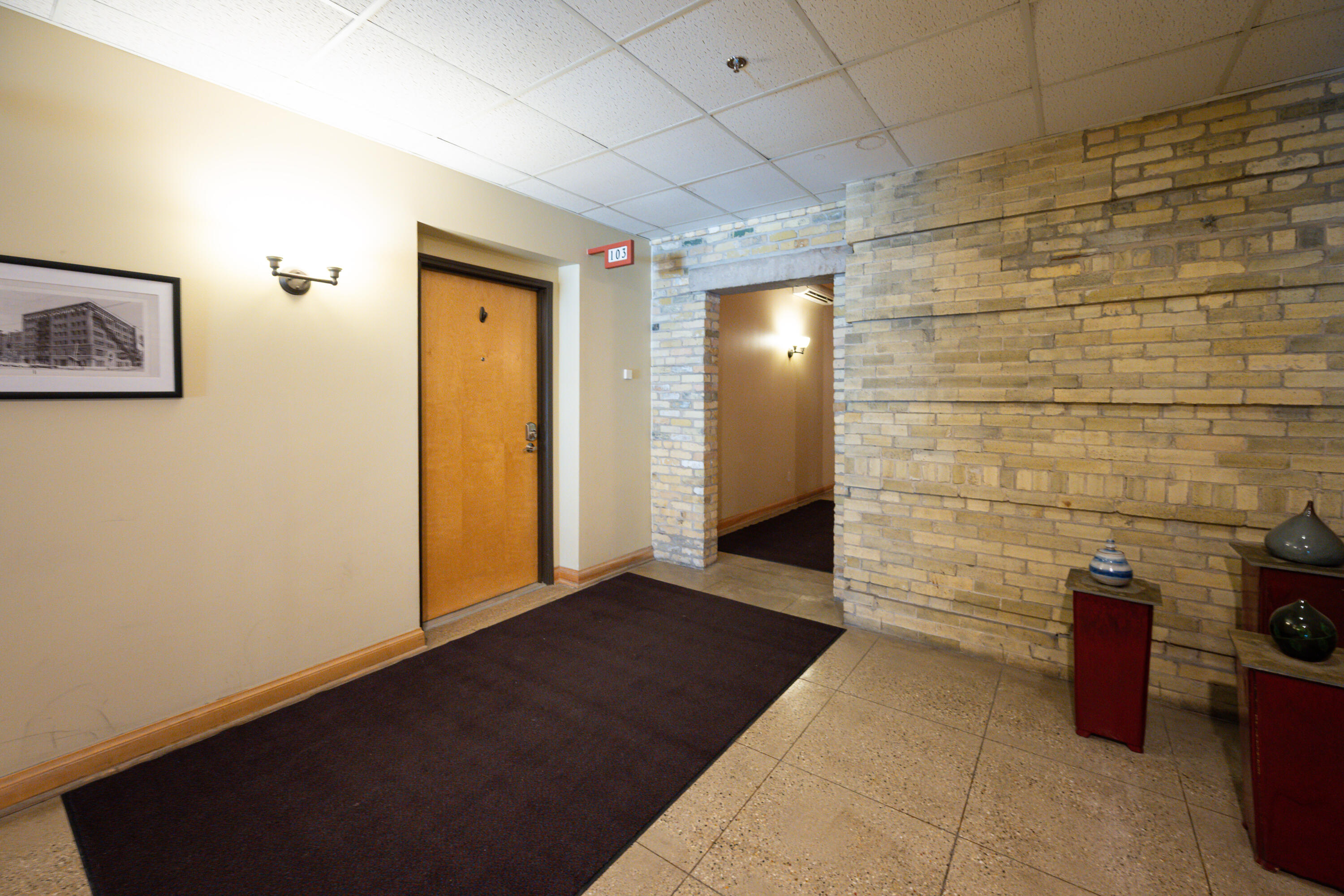 904 East Pearson Street, Unit 103 Milwaukee, WI 53202 - Photo 22 of 27 Pearson-22