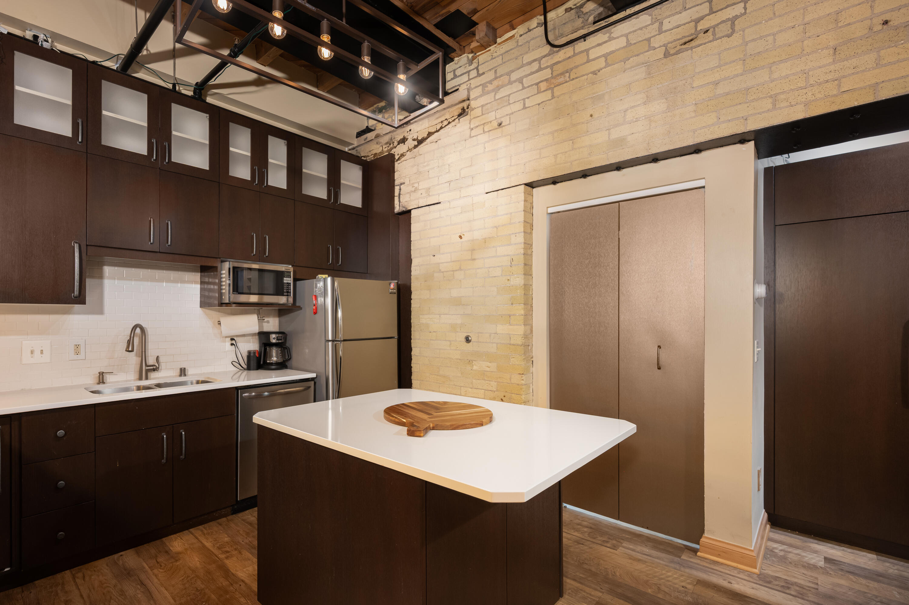 904 East Pearson Street, Unit 103 Milwaukee, WI 53202 - Photo 4 of 27 Pearson-11