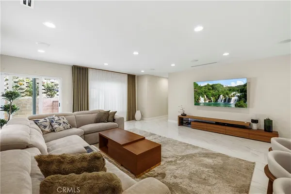 $1,350,000 | 10101 Lanark Street, Sun Valley, CA 91352