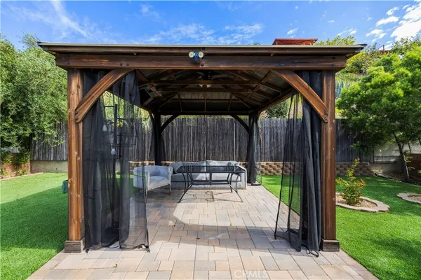 $1,350,000 | 10101 Lanark Street, Sun Valley, CA 91352