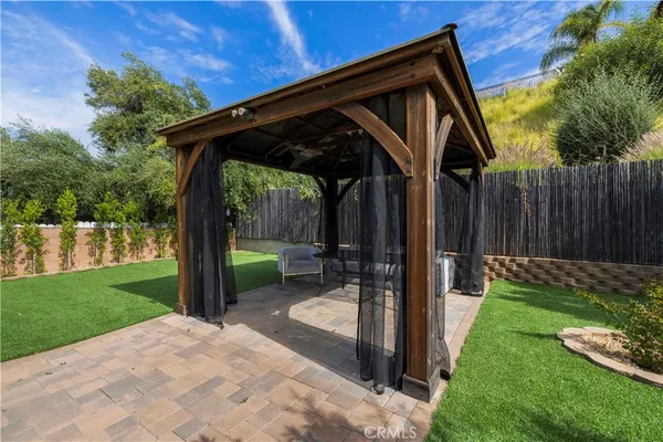 $1,350,000 | 10101 Lanark Street, Sun Valley, CA 91352