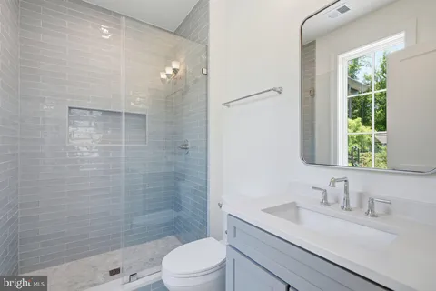 $5,295,000 | 6008 Oakdale Road, McLean, VA 22101
