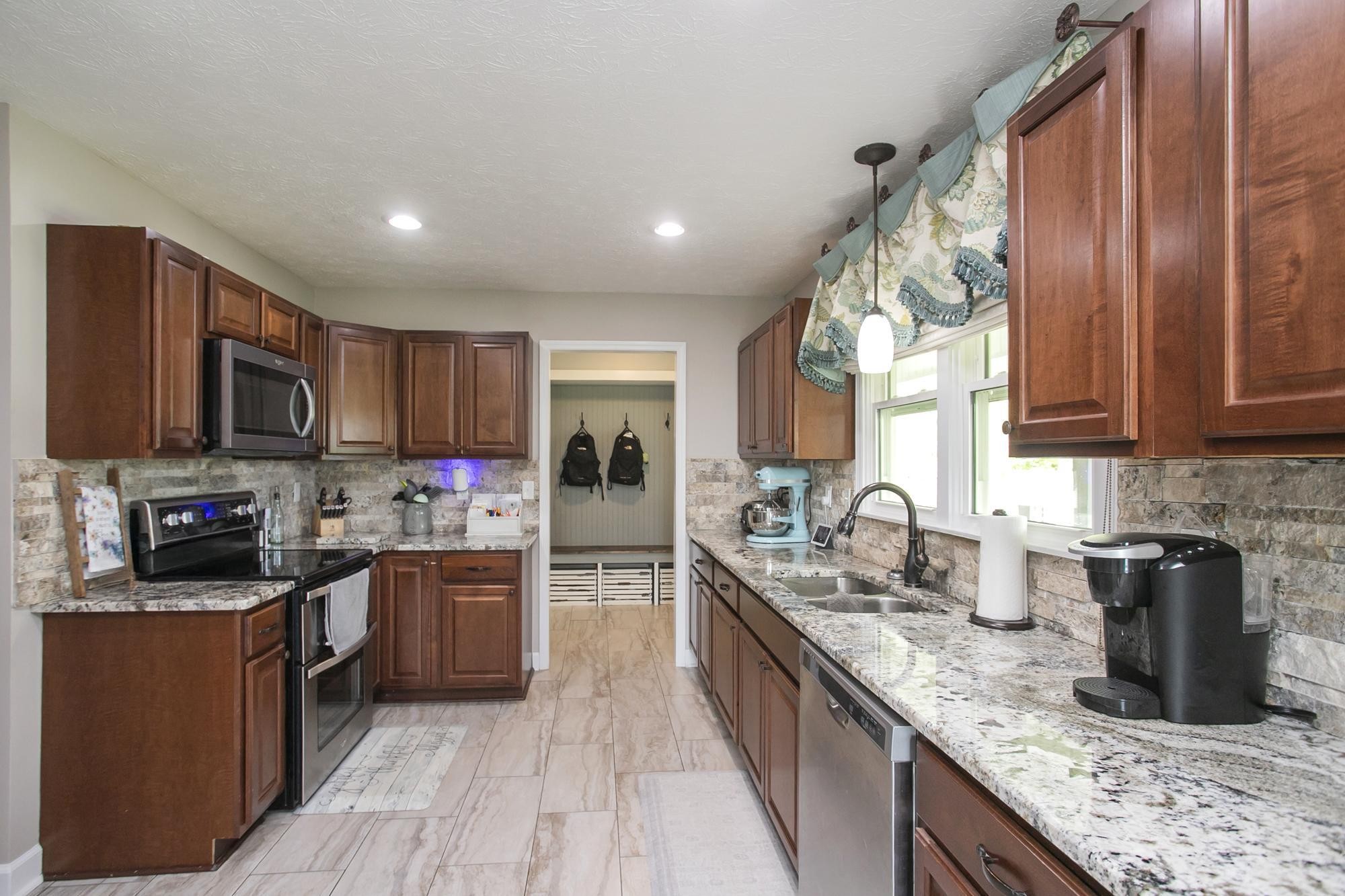 1043 Shelton Road Charlotte, TN 37036 - Photo 12 of 71
