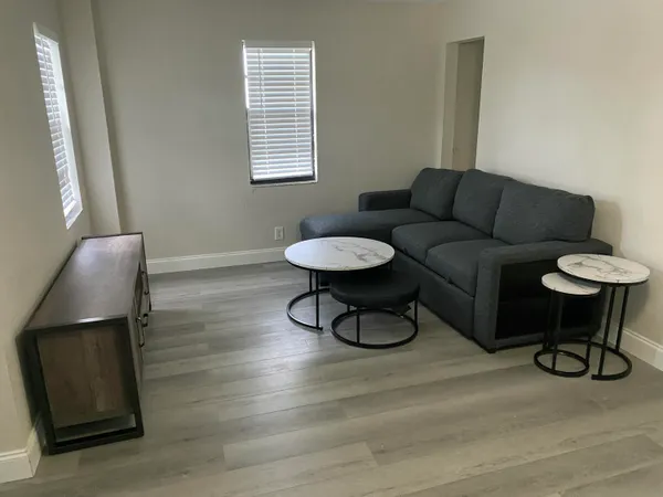 $1,800 | 11 North Lakeside Drive, Unit 4, Lake Worth Beach, FL 33460