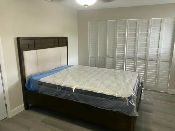 $1,800 | 11 North Lakeside Drive, Unit 4, Lake Worth Beach, FL 33460