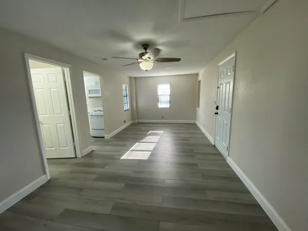 $1,800 | 11 North Lakeside Drive, Unit 4, Lake Worth Beach, FL 33460
