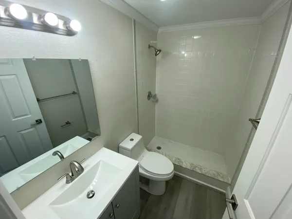 $1,800 | 11 North Lakeside Drive, Unit 4, Lake Worth Beach, FL 33460