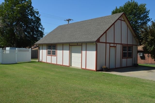 902 Ivanhoe Street Perry, OK 73077 - Photo 2 of 25 Gallery Image 2