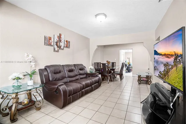$599,900 | 479 East 32nd Street, Hialeah, FL 33013