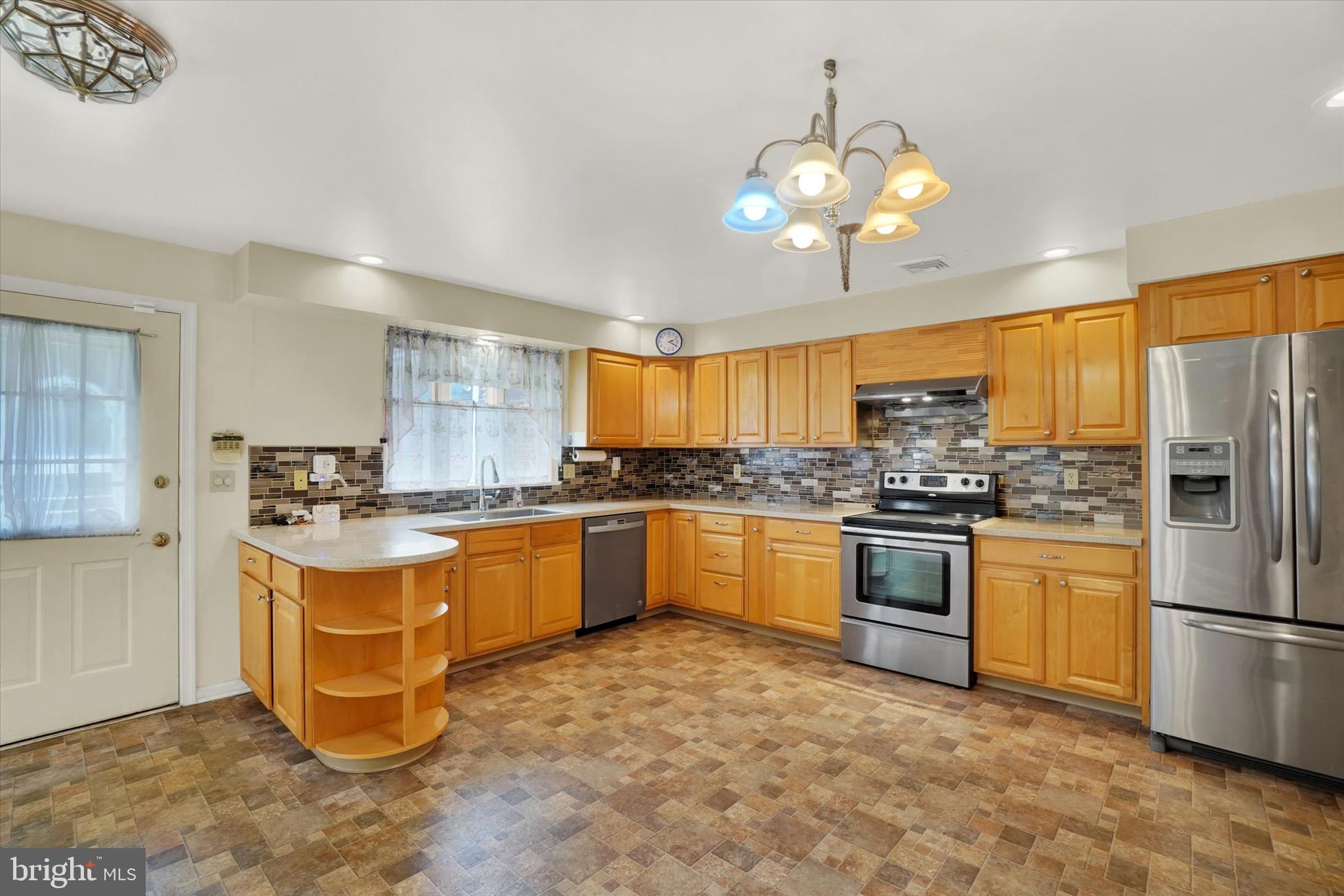 102 Locust Grove Road York, PA 17402 - Photo 11 of 38 Gallery Image 11