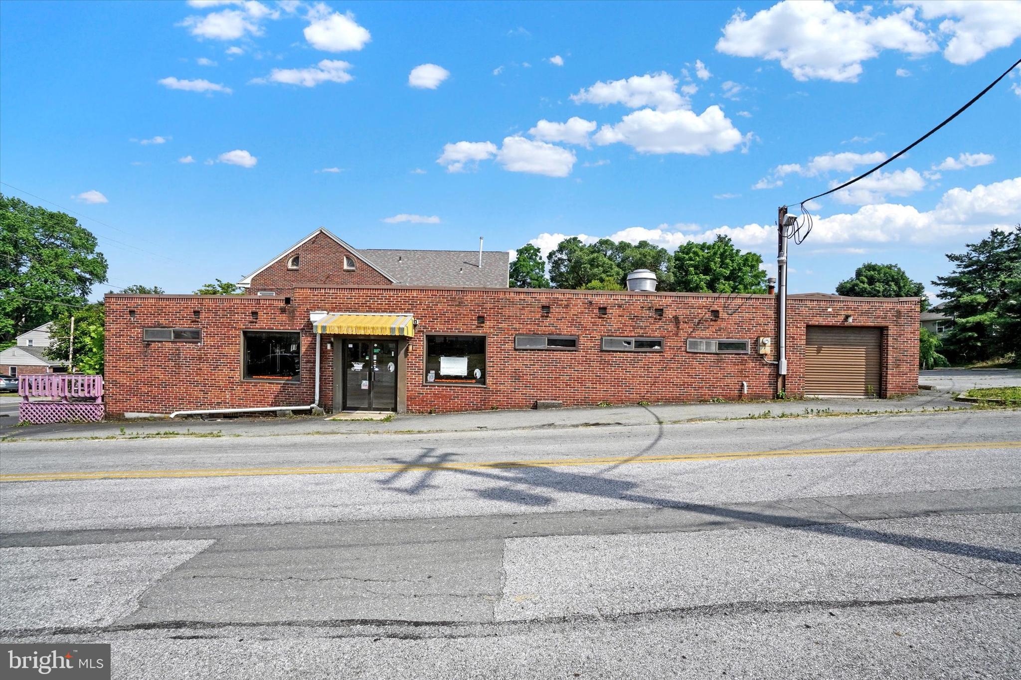 102 Locust Grove Road York, PA 17402 - Photo 4 of 38 Gallery Image 4
