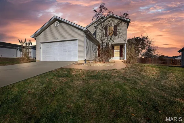 $217,900 | 121 Equestrian Drive, Winfield, MO 63389