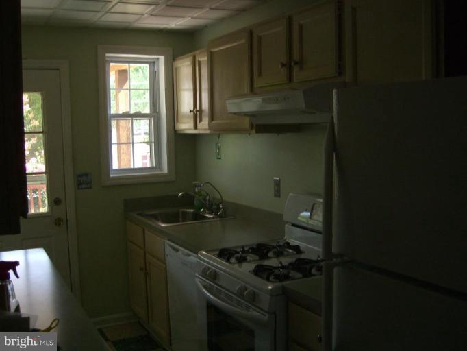 242 Ridge Avenue Towson, MD 21286 - Photo 4 of 9 Kitchen