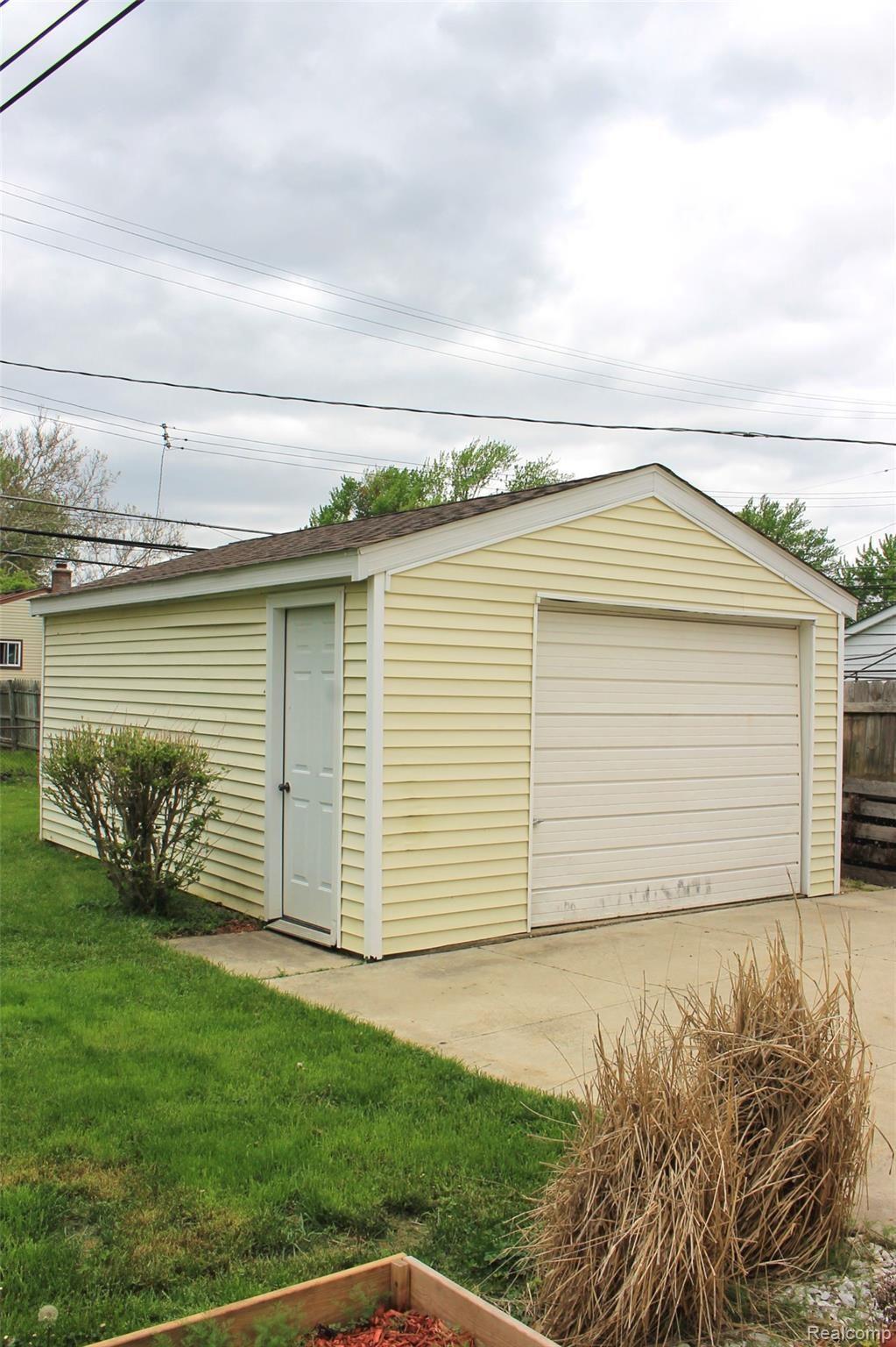 7445 Inkster Road Westland, MI 48185 - Photo 2 of 16 IMG_0120.jpg