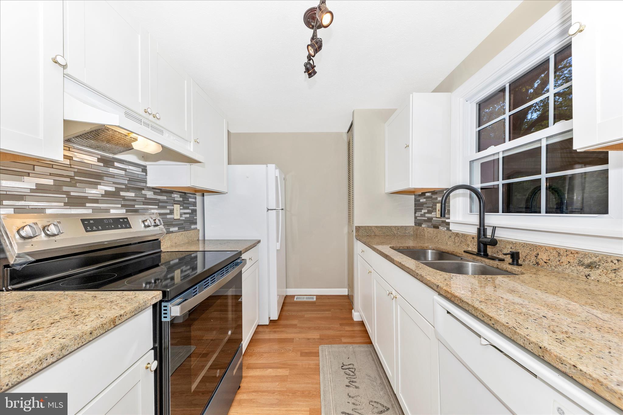 1478 Heather Ridge Court Frederick, MD 21702 - Photo 12 of 52 Kitchen