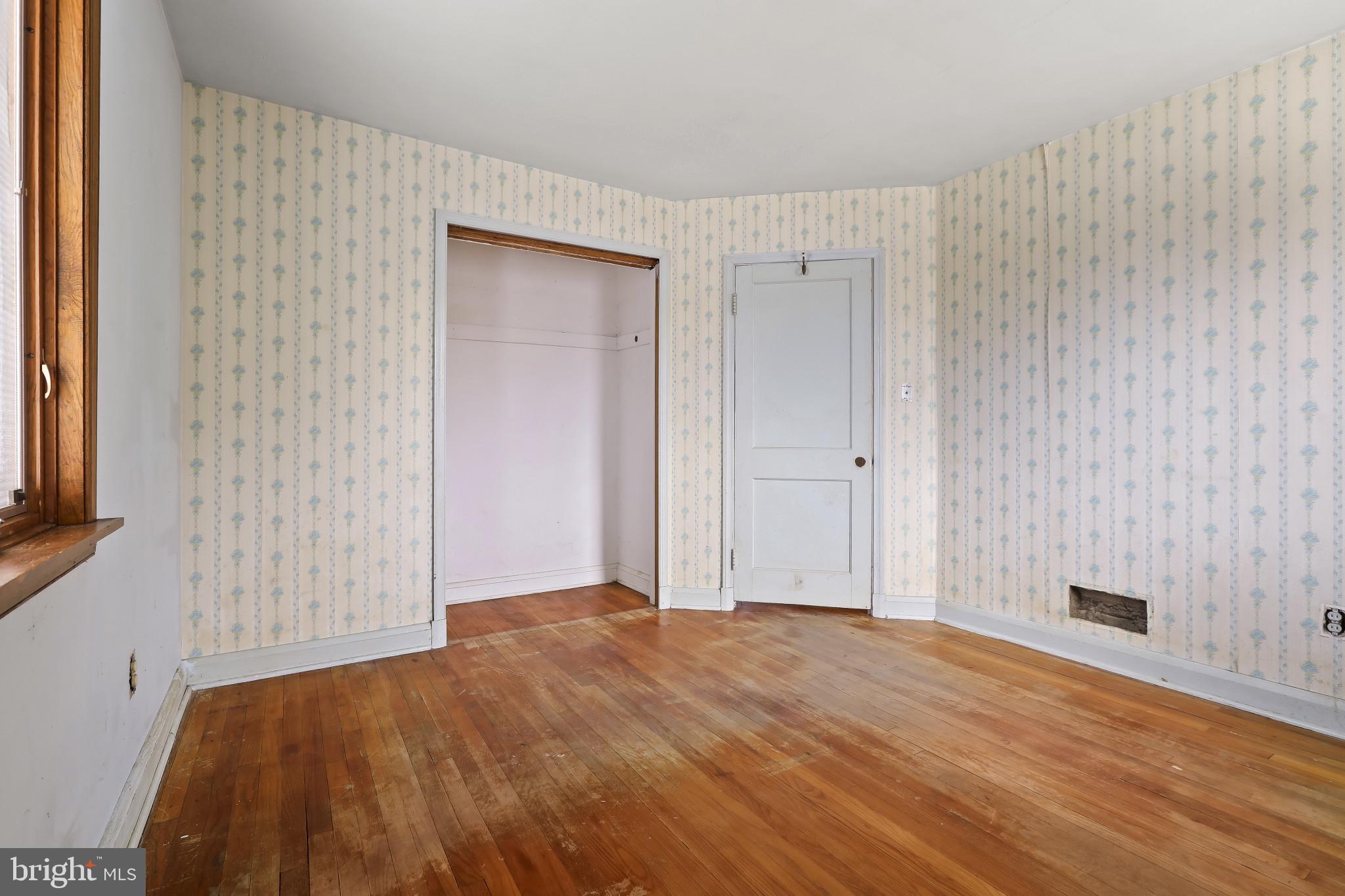 409 Oak Court Baltimore, MD 21228 - Photo 9 of 29 a view of empty room