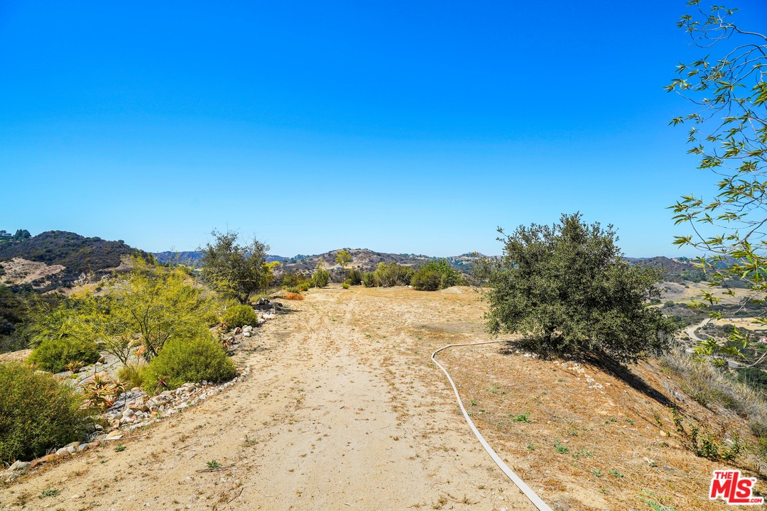 1620 Will Geer Road Topanga, CA 90290 - Photo 18 of 47