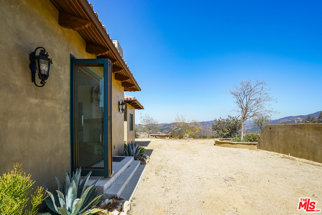 1620 Will Geer Road Topanga, CA 90290 - Photo 24 of 47