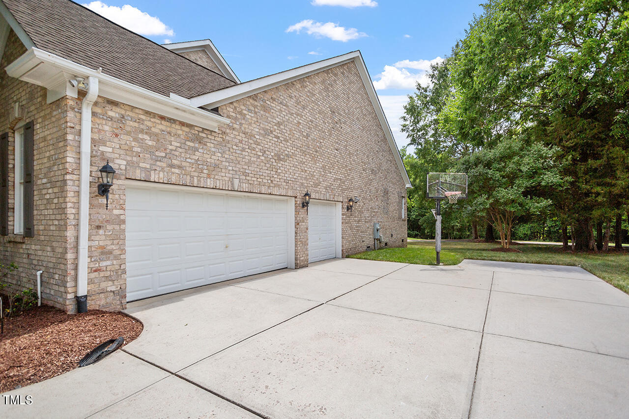 9607 Club Valley Way Raleigh, NC 27617 - Photo 5 of 56 9607 Club Valley Way_04