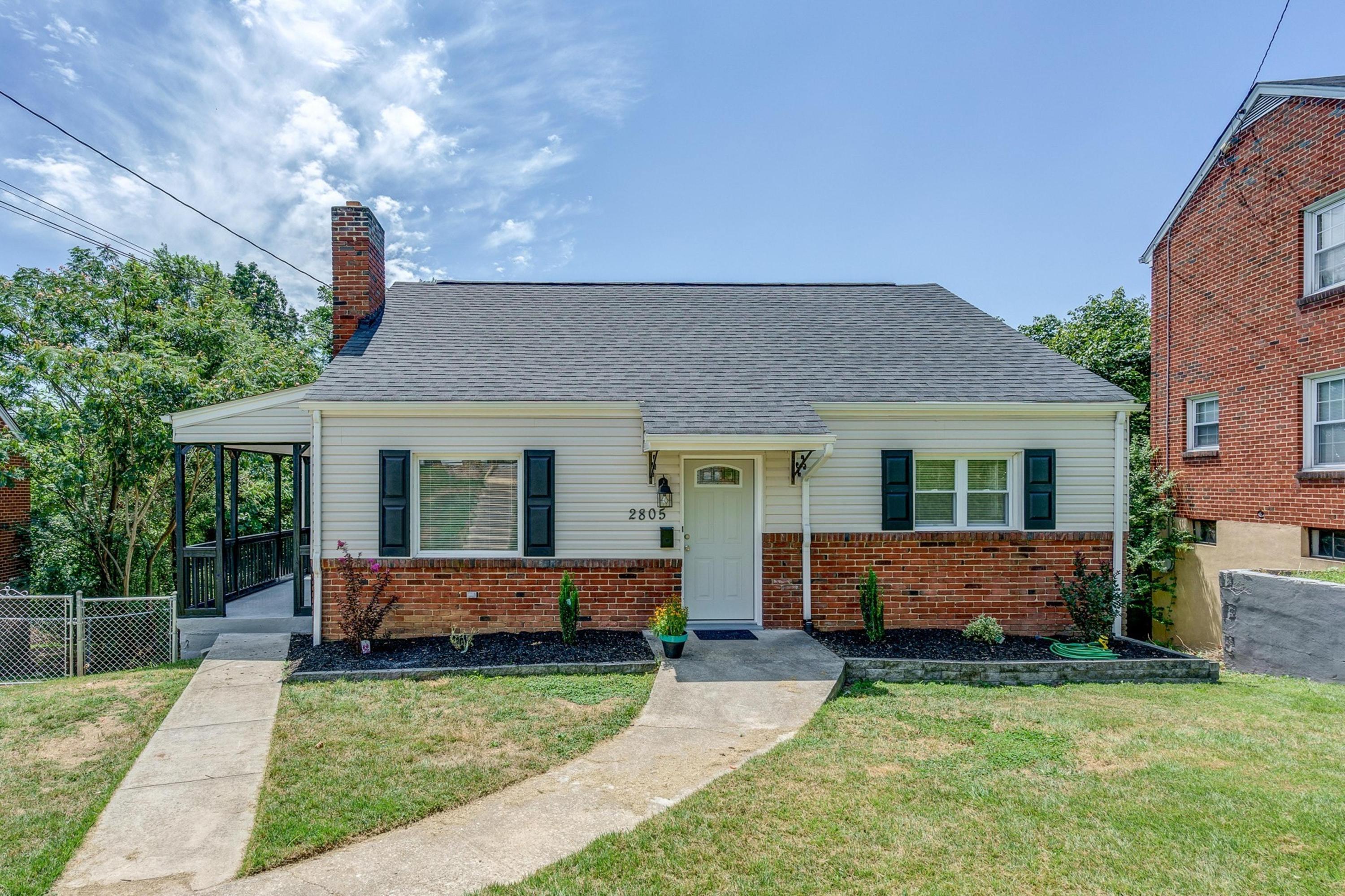 2805 Tillett Road Southwest Roanoke, VA 24015 - Photo 1 of 31 001-323153-2805 Tillett Road Southwest 0