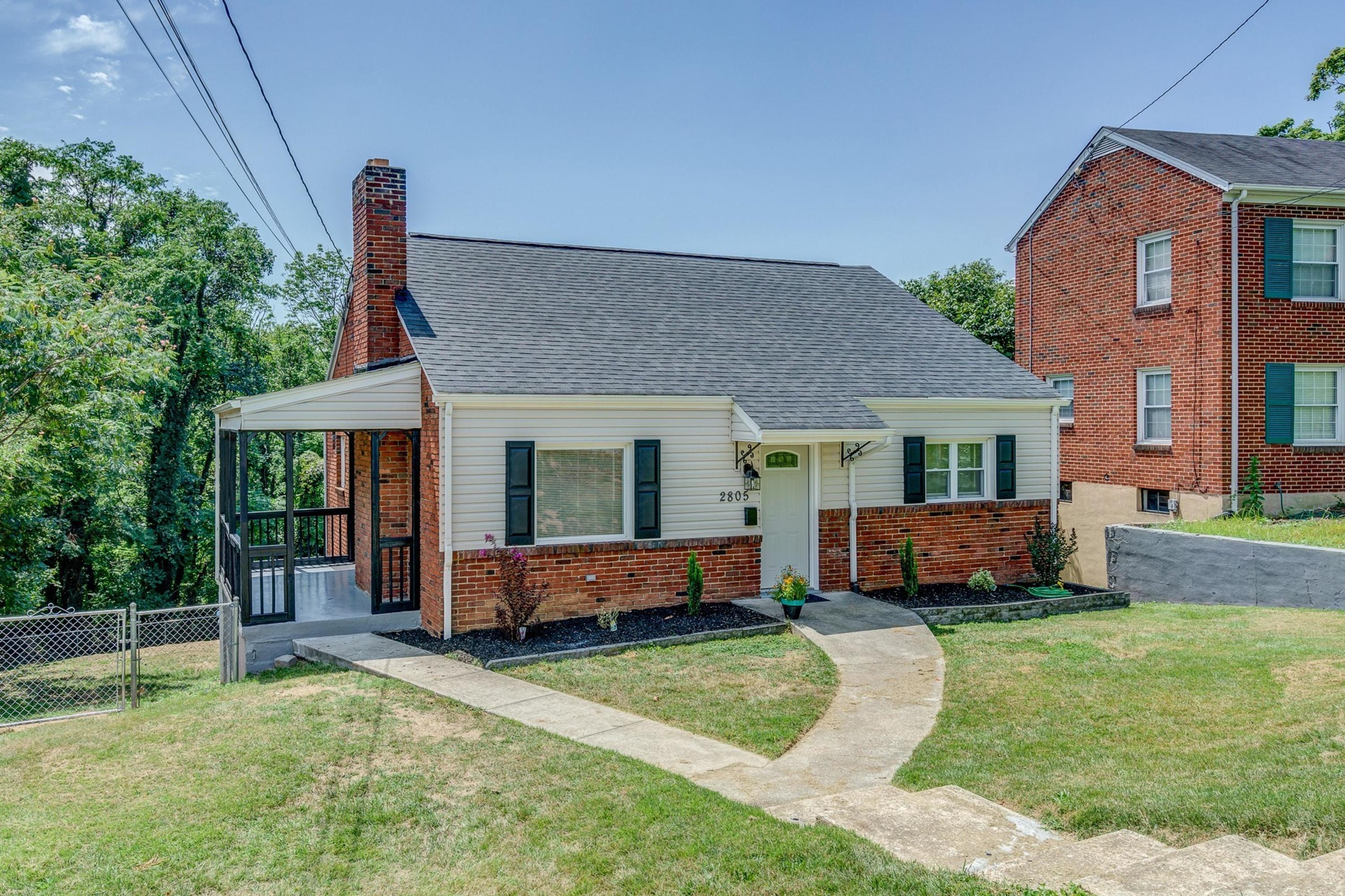 2805 Tillett Road Southwest Roanoke, VA 24015 - Photo 2 of 31 002-323153-2805 Tillett Road Southwest 0